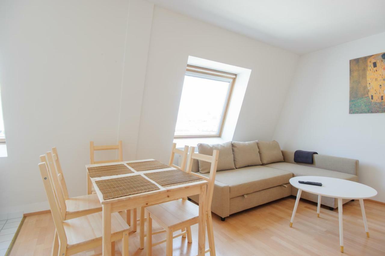 Central Living Apartments - Rathaus ウィーン エクステリア 写真