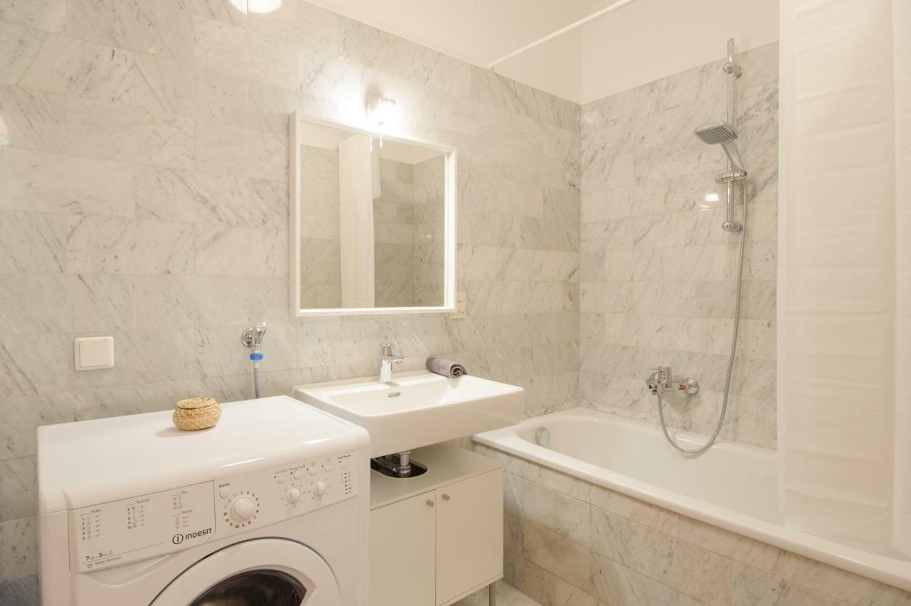 Central Living Apartments - Rathaus ウィーン エクステリア 写真