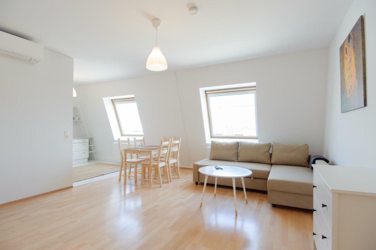Central Living Apartments - Rathaus ウィーン エクステリア 写真