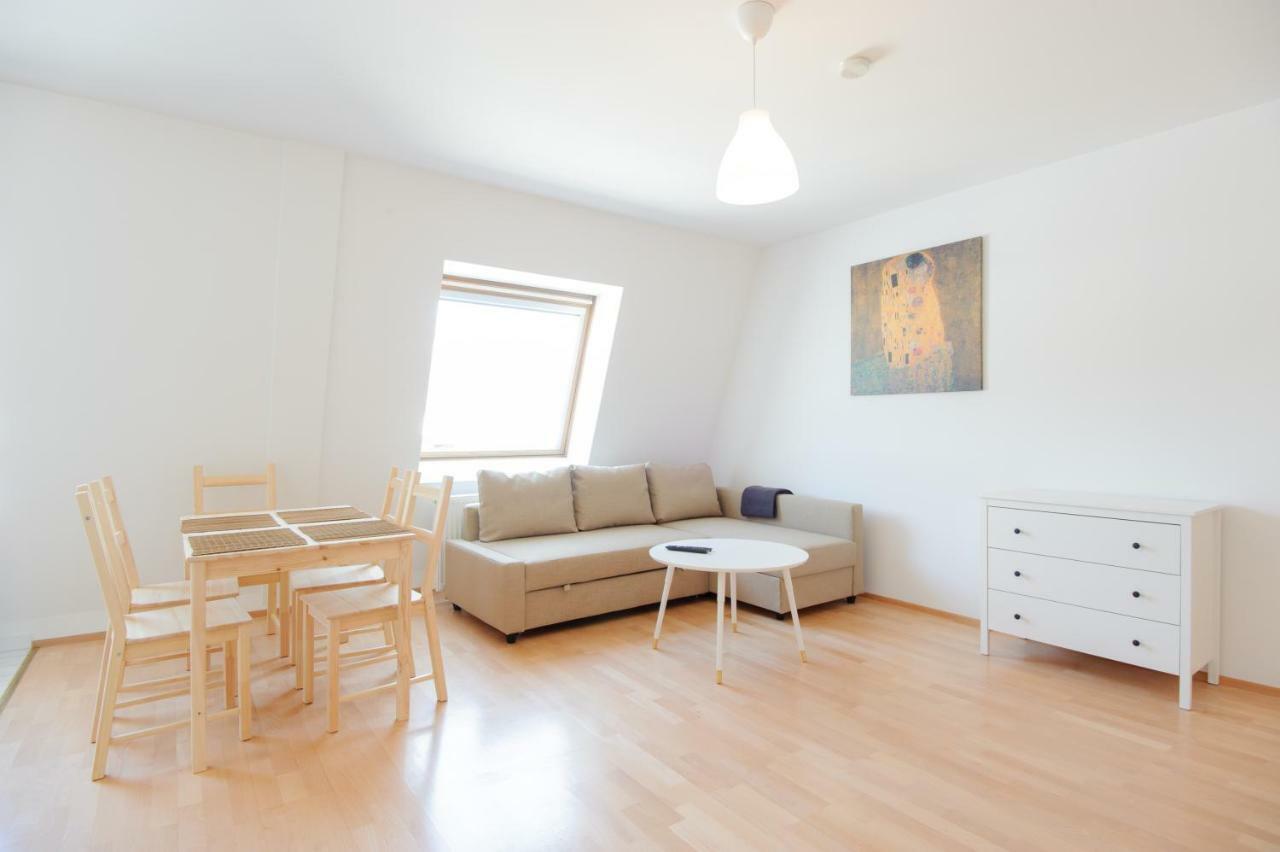 Central Living Apartments - Rathaus ウィーン エクステリア 写真